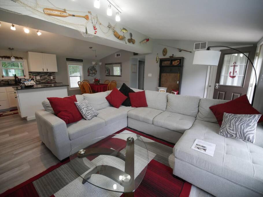 The Red Haven At Conneaut Apartment