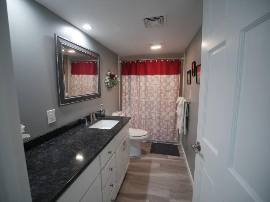 The Red Haven At Conneaut Apartment