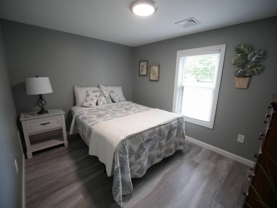 The Red Haven At Conneaut Apartment *